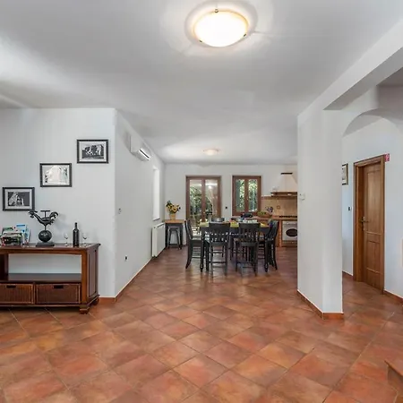 Villa Maggie Vlakovo *